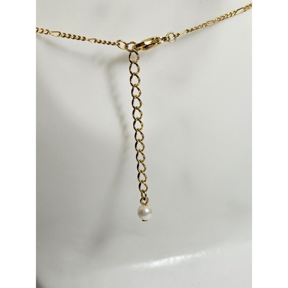 White Baroque Faux-Pearls Pendant Necklace. Gold-Look (Plastic). Preowned. - Picture 7 of 7